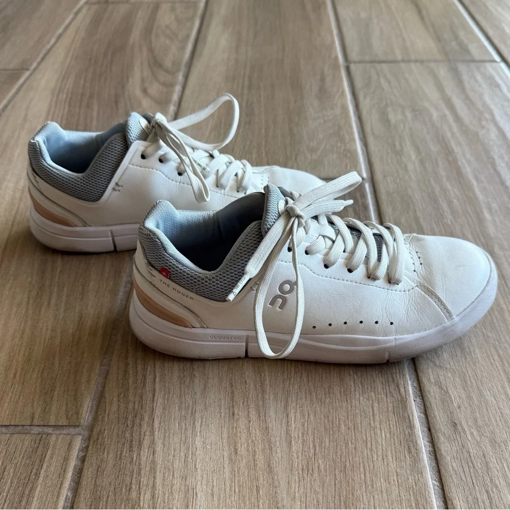 On Running The Roger Advantage Tennis Sneakers